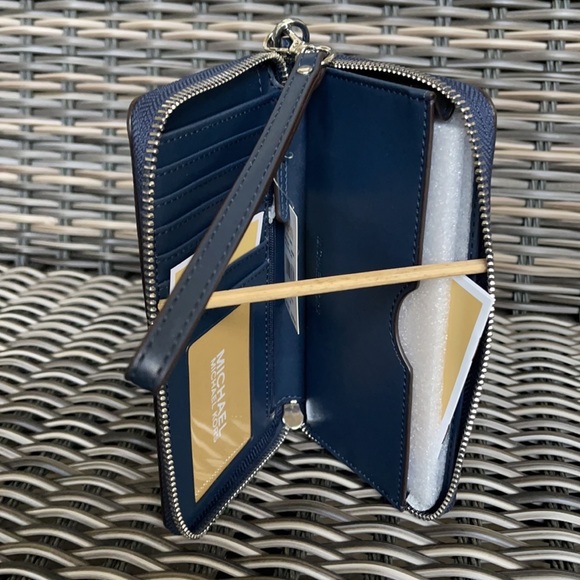 Michael Kors Jet Set Travel Lg Flat Multifunctional Phone Case-Wristlet-Wallet - Picture 10 of 16